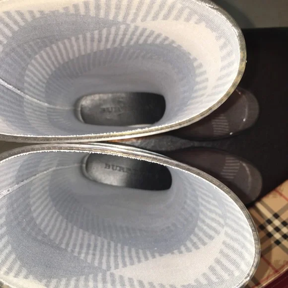 Burberry💎 Grey Rainboots - Picture 4 of 4